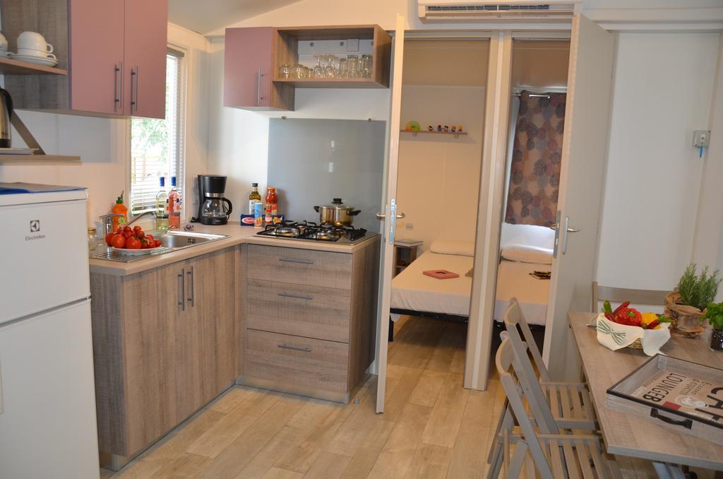 Happy Camp Mobile Homes In Domaine La Yole Camping Lodge Valras-Plage Habitación foto